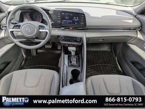 Used 2022 Hyundai Elantra SEL image 12