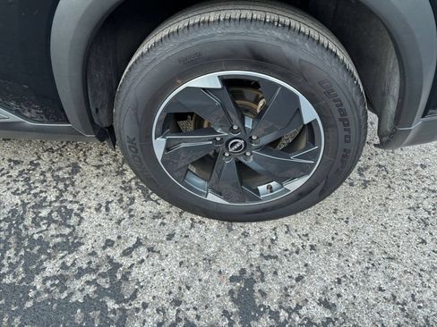 Used 2025 Nissan Rogue SV AWD/4WD image 24