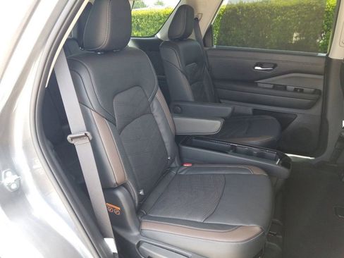 New 2025 Nissan Pathfinder Platinum image 11