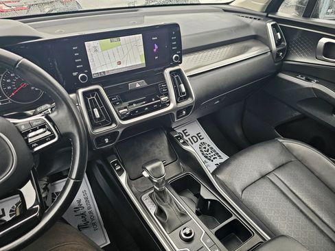 Used 2022 Kia Sorento S w/ Panoramic Sunroof Package FWD image 24