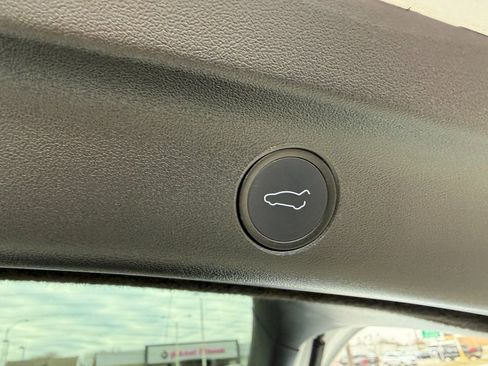 Used 2021 Tesla Model Y Long Range image 15