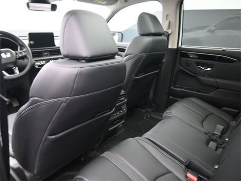 New 2025 Honda Pilot Touring image 10