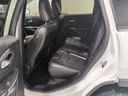 Used 2020 Jeep Cherokee Limited AWD/4WD image 13