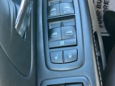 Used 2019 Dodge Grand Caravan SXT image 12