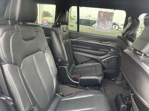 Used 2022 Jeep Grand Cherokee L Overland w/ Luxury Tech Group IV AWD/4WD image 16