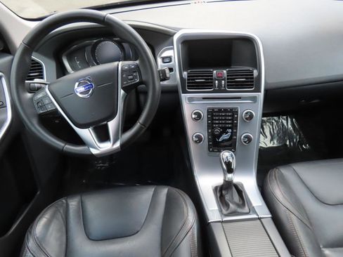 Used 2017 Volvo XC60 T5 Dynamic w/ Preferred Option Package AWD/4WD image 15