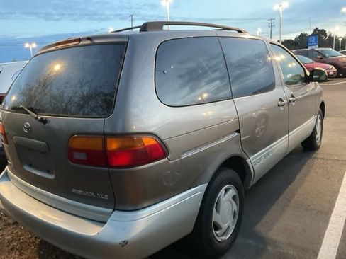 Used 1998 Toyota Sienna LE image 6