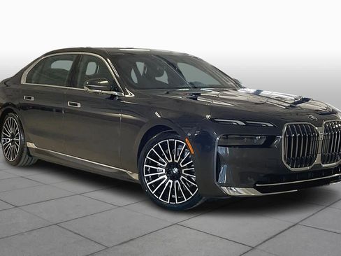 Used 2025 BMW i7 eDrive50 image 2