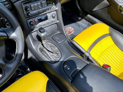 Used 1998 Chevrolet Corvette Convertible w/ Memory Pkg RWD image 15