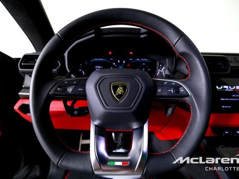 Used 2025 Lamborghini Urus SE AWD/4WD image 14