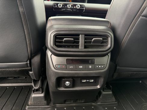 Used 2023 Honda Pilot TrailSport image 28
