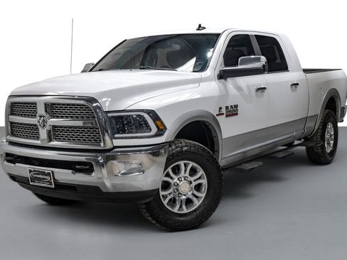 Used 2015 RAM 2500 Laramie w/ Convenience Group AWD/4WD image 4