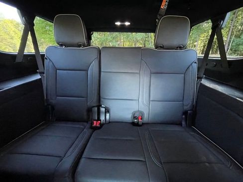 New 2025 Chevrolet Suburban Premier image 22