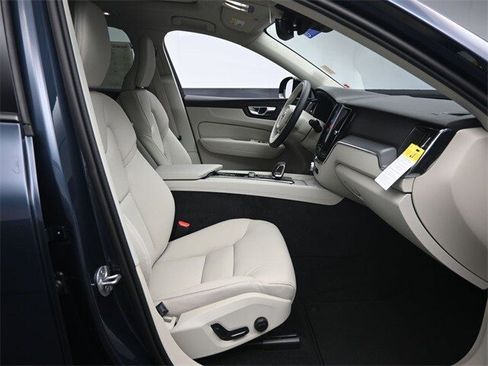 New 2025 Volvo XC60 B5 Core image 25