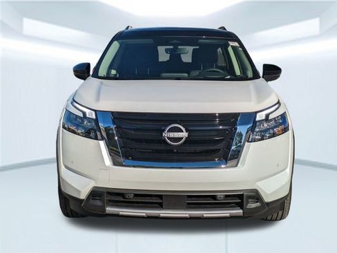 New 2025 Nissan Pathfinder Platinum image 10