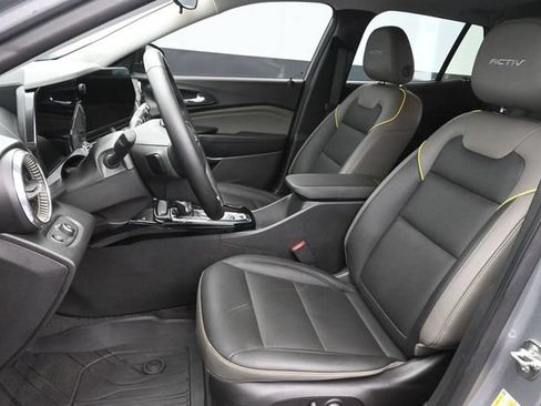 Used 2025 Chevrolet Trax ACTIV w/ Sunroof Package FWD image 24