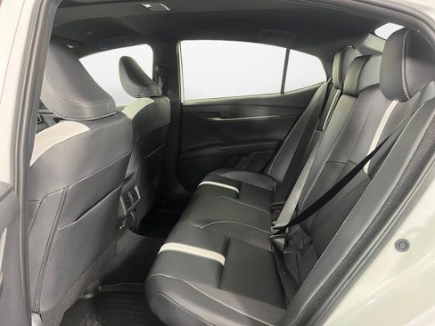 Used 2025 Toyota Camry SE image 12