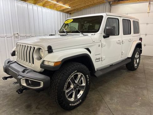 Used 2019 Jeep Wrangler Unlimited Sahara w/ Uconnect 4C Nav & Sound Group AWD/4WD image 3