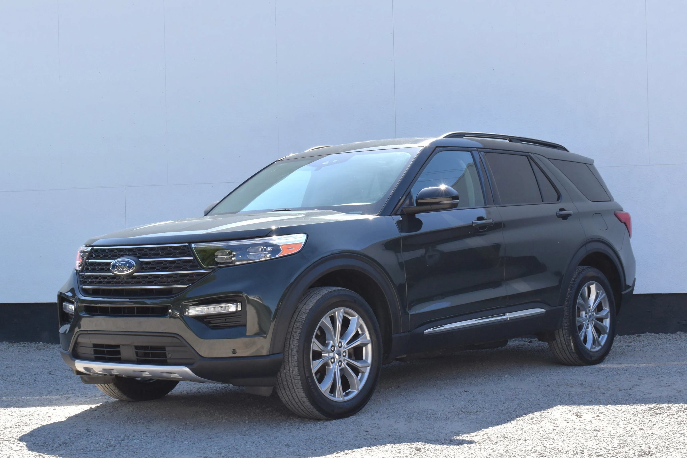 Used 2024 Ford Explorer XLT w/ Equipment Group 202A AWD/4WD image 40