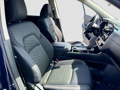 Certified 2025 Nissan Pathfinder SV AWD/4WD image 24