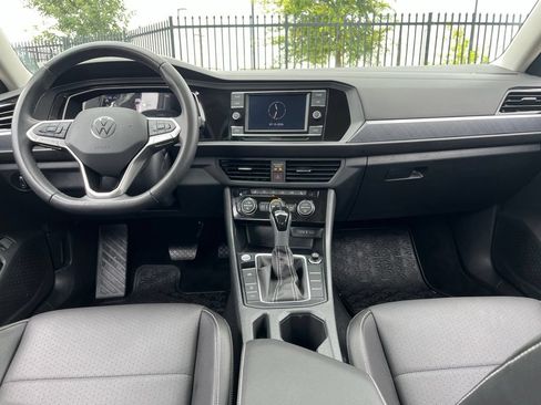 Used 2023 Volkswagen Jetta SE FWD image 16