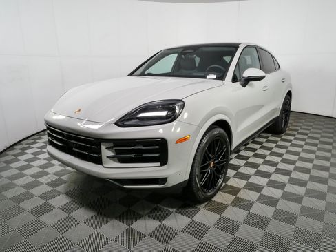 New 2026 Porsche Cayenne Coupe AWD/4WD image 1