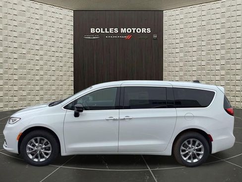 New 2026 Chrysler Pacifica Select AWD/4WD image 5