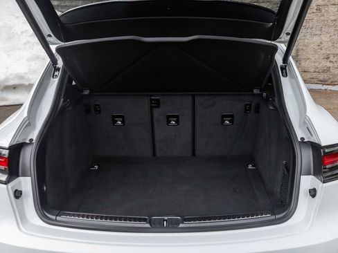 Used 2024 Porsche Macan image 18