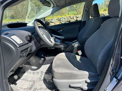 Used 2014 Toyota Prius Two FWD image 17