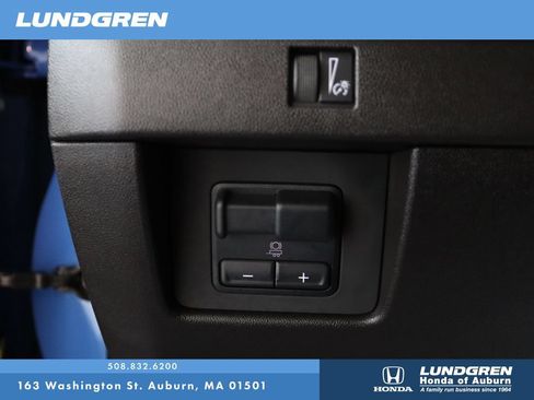 Used 2025 Chevrolet Colorado Trail Boss AWD/4WD image 32