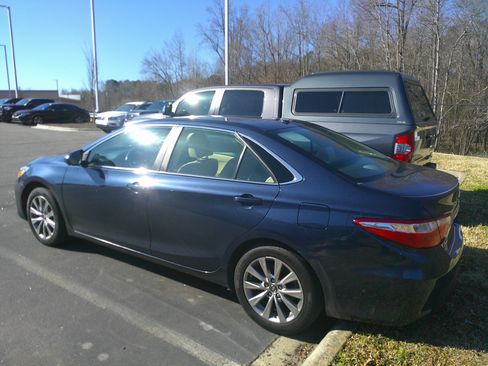 Used 2017 Toyota Camry XLE image 10