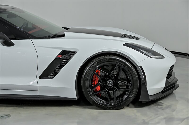 Used 2016 Chevrolet Corvette Z06 w/ 3LZ Preferred Equipment Group RWD image 14
