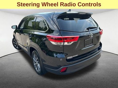 Used 2019 Toyota Highlander XLE AWD/4WD image 7