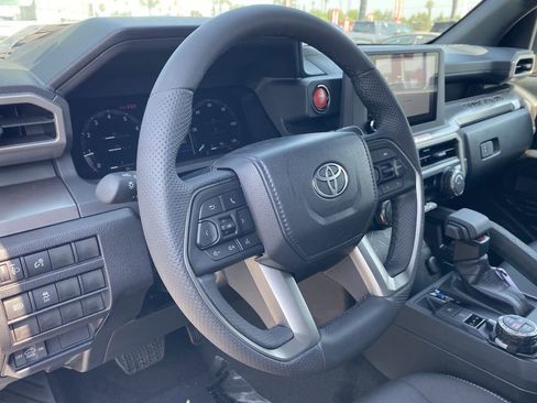 Certified 2025 Toyota Tacoma TRD Off-Road AWD/4WD image 10