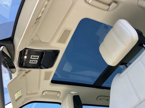 Used 2021 Land Rover Range Rover image 21