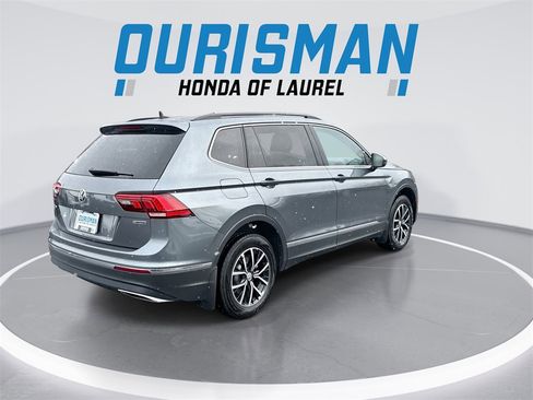 Used 2021 Volkswagen Tiguan SE w/ Panoramic Sunroof Package image 8