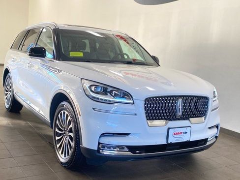 Certified 2023 Lincoln Aviator Reserve w/ Equipment Group 201A image 2