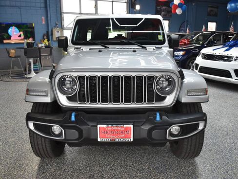 Used 2024 Jeep Wrangler Unlimited Sahara w/ Technology Group AWD/4WD image 11