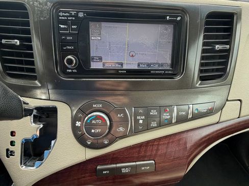 Used 2014 Toyota Sienna XLE FWD image 31