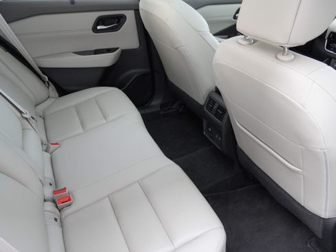 Used 2024 Nissan Rogue SL w/ SL Premium Package FWD image 32