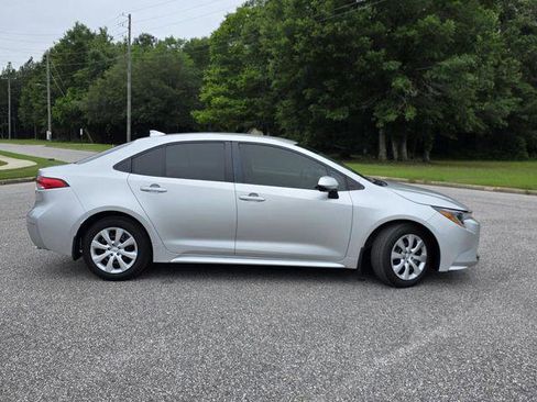 Certified 2025 Toyota Corolla LE FWD image 31