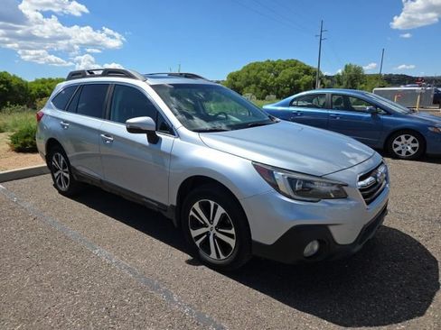 Used 2018 Subaru Outback 3.6R Limited AWD/4WD image 2