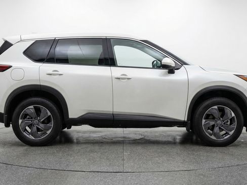 Used 2025 Nissan Rogue SV AWD/4WD image 11