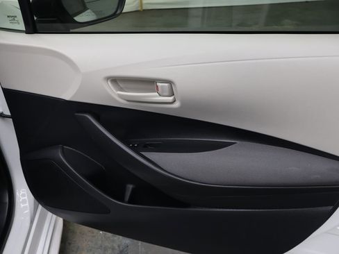 Used 2022 Toyota Corolla LE FWD image 11