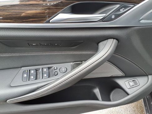 Used 2019 BMW 540i xDrive w/ Premium Package image 12