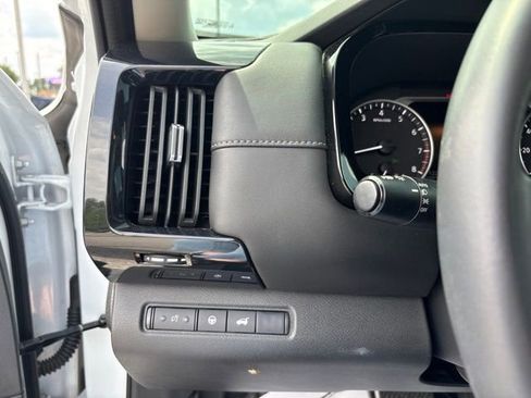 Used 2025 Nissan Pathfinder SV FWD image 15