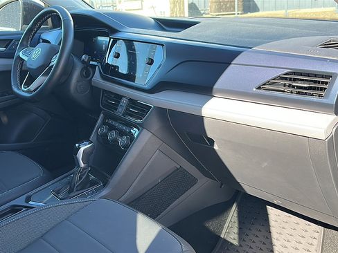 Used 2024 Volkswagen Taos SE w/ MDO Package image 22