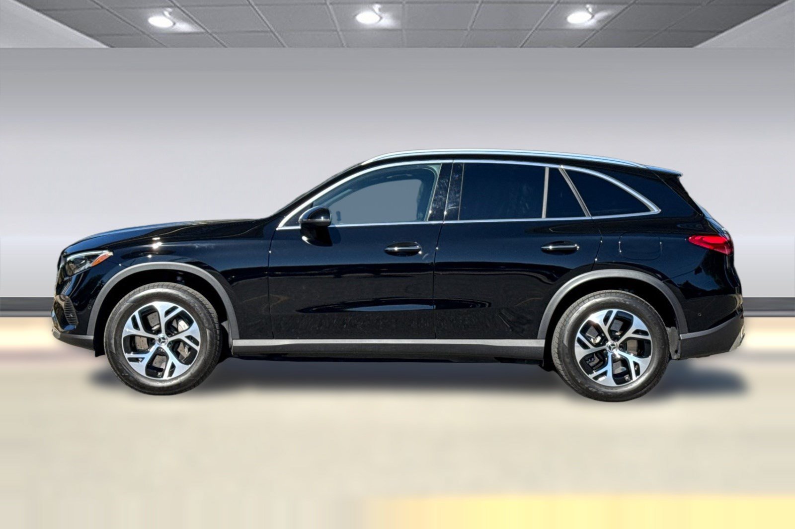 Used 2026 Mercedes-Benz GLC 350e 4MATIC image 2