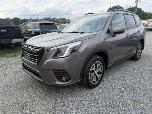 Used 2022 Subaru Forester Premium AWD/4WD image 17