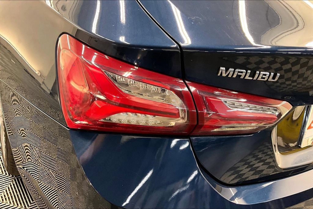 Used 2021 Chevrolet Malibu LT FWD image 27